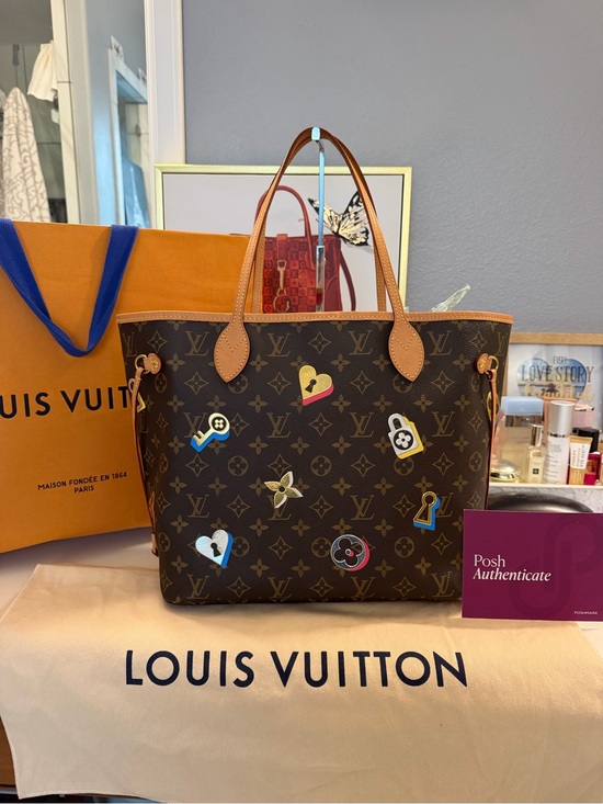 Louis Vuitton Handbags - Louis Vuitton Neverfull MM : Limited Edition Love Lock 🥰♥️